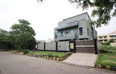 OYO Golf View Suncity Near Bestech Central Square Mall