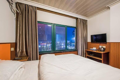 Fenghua Business Hotel