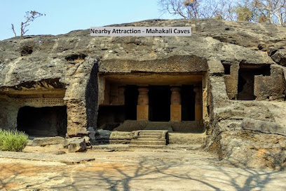 OYO Hotel Golden Nest Near Chhatrapati Shivaji International Airport