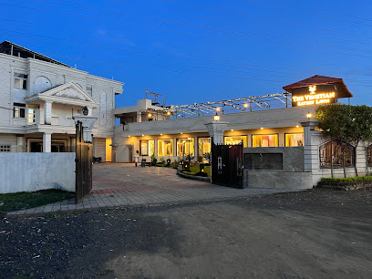 The Venetian Eatery Lawn