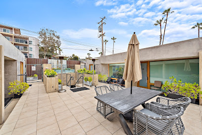 14 WEST Boutique Hotel