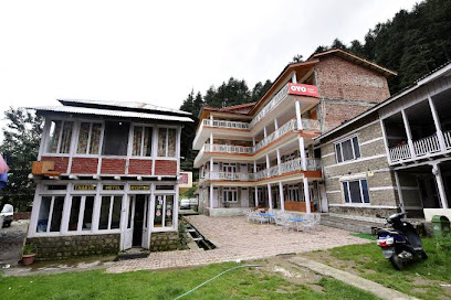 OYO 7766 Hotel Thakur