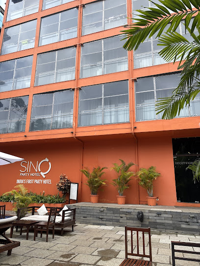 SinQ Party Hotel