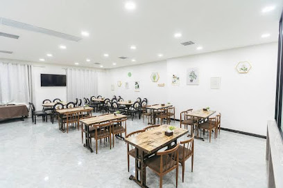 Maple Leaf Hotel