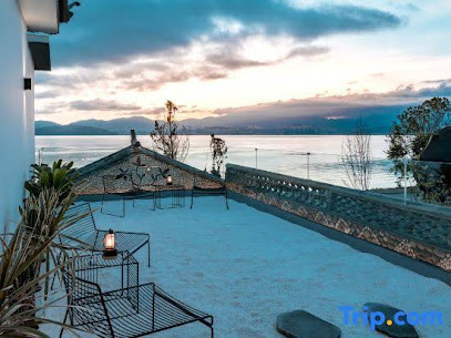Dali Floating Residential Area Sea view courtyard