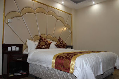 速８酒店杨芬港店