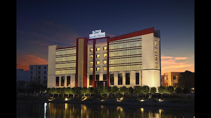 Le Lac Sarovar Portico