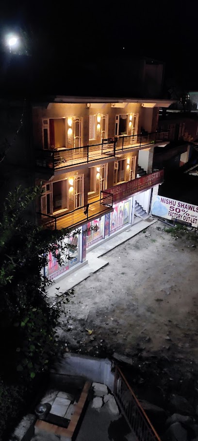 Hills Paradise Home Stay Bandrol