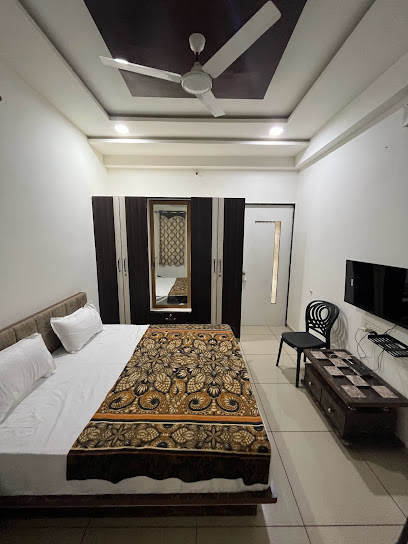 Hotel O White Palace Hotel
