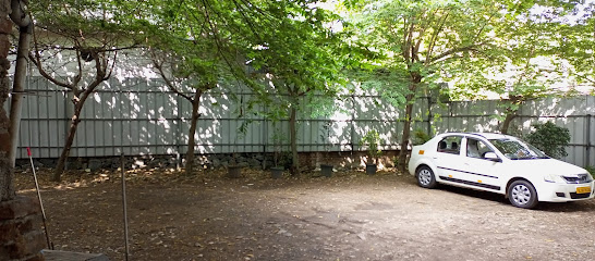 Hotel Sandra Palace Thekkady, guest parking area