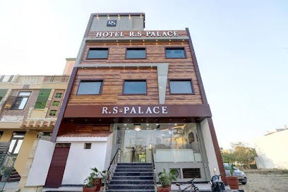 Hotel R S PALACE