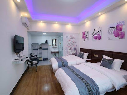 Fenghuang yingfengju river view homestay