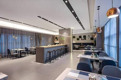 Ease Hotel