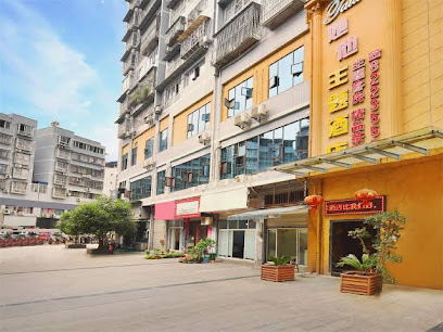 She he Theme Hotel