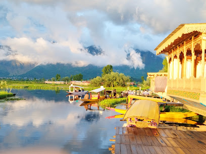 Shahnaz Group of Houseboats