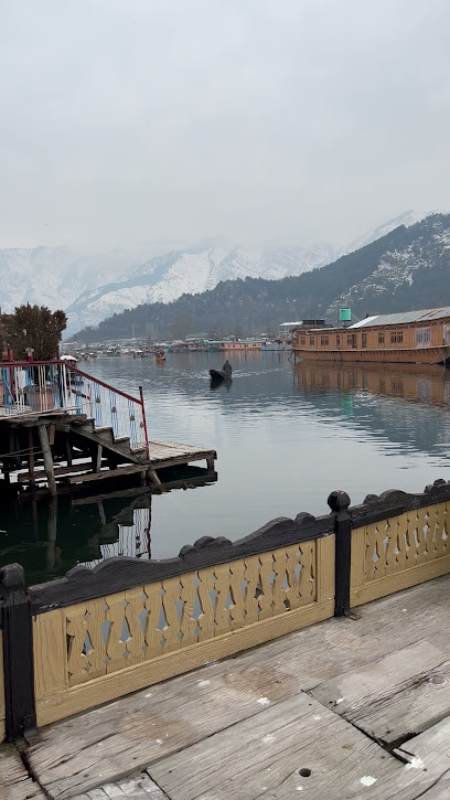 Omar Khayam HouseBoat Retreat