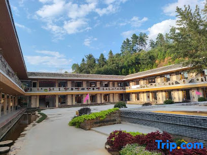 Loushanglou Wooden House Hostel