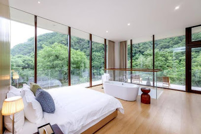 Stray Birds Hotel