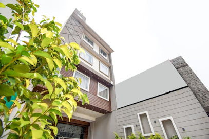 Capital O 74830 Hotel Feather