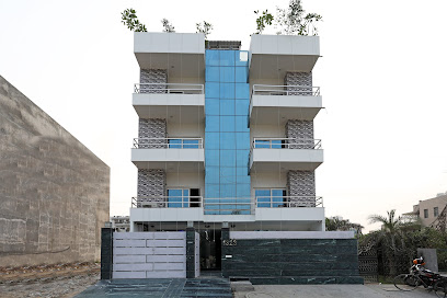 OYO Hotel Golden Leaf