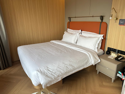 Grandee Rezen - TaiKoo Hui Plaza Shipaiqiao Metro Station