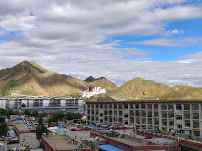 久木亚美国际大酒店停车场