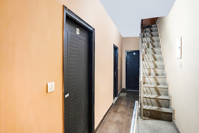 OYO 68972 Aaa Guest House