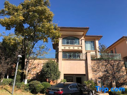 Fuxian Lake Xisu Hotel