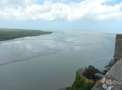 星期三凯旋门商务宾馆