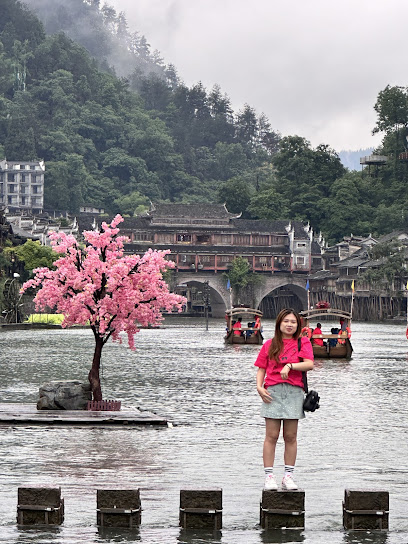 Qiju Shuian High-end Riverview Hostel