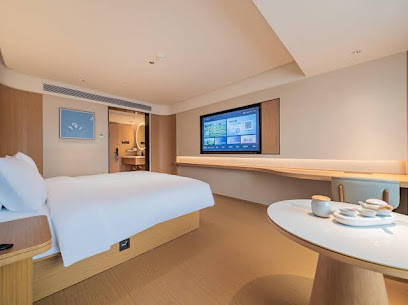 Ji Hotel Yibin West Station Zhanqian Square