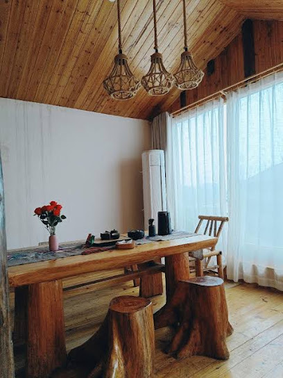 Sanjiang Yueye Banshan Inn