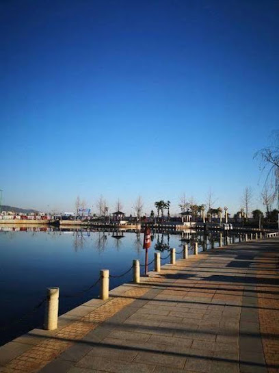 Qujing Orange Hotel