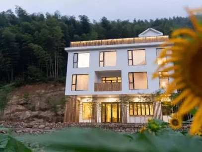 Qieman Xunshanju Hotel