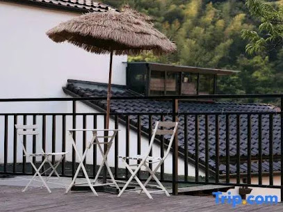 A house hidden between mountains