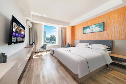 Golden Sunshine Hotel