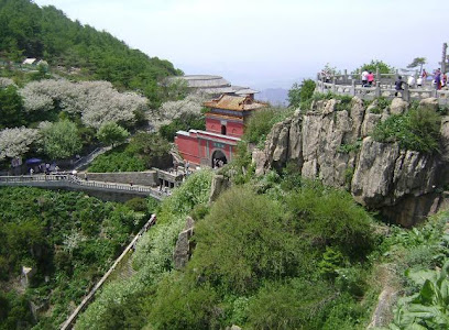 罗马假日商务酒店