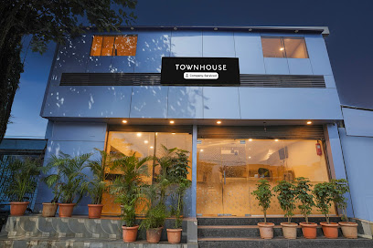 Townhouse by OYO LBS Road BKC Formerly Royal Palace