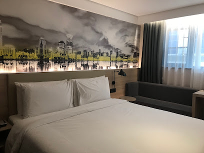 上海大世界亚朵轻居酒店