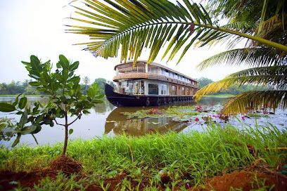 Best Luxury Houseboat Kerala