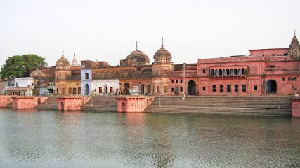 Shri Punjabi atithi nivas 100 meta saryu Ghat
