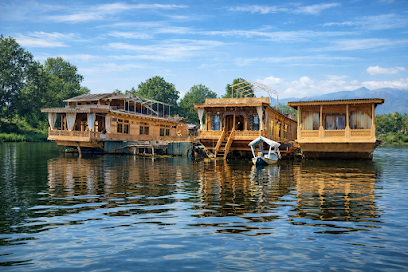 Shabrose Heritage Houseboats