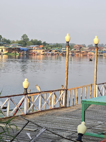 Royal Mumtaz Group Of House boats （蒙達斯集團）達爾湖