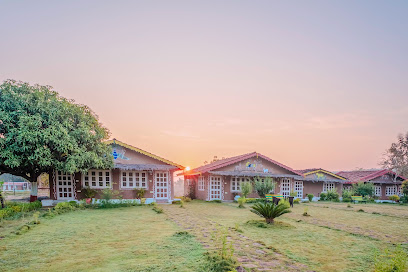 Pachmarhi Foothill Cottages by Vanyum