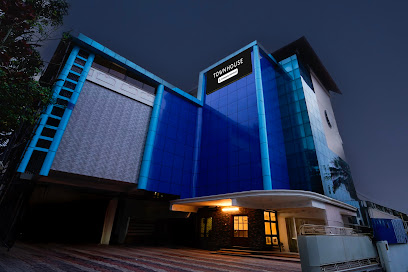 Super Townhouse Green Field Stadium Karyavattom