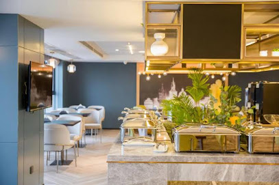 Super 8 Longtan Temple Panda Base Shop