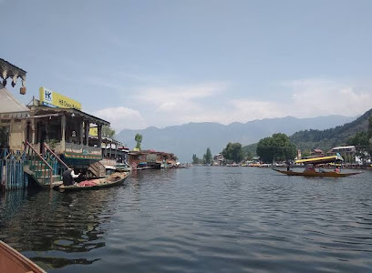 Houseboat Donoo Palace