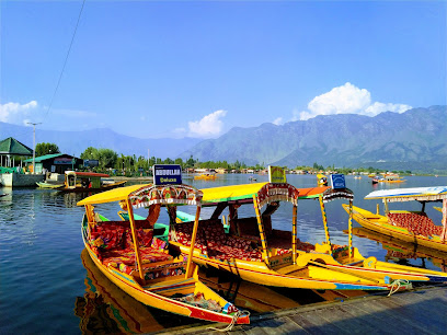High Land Queen Group of Houseboats
