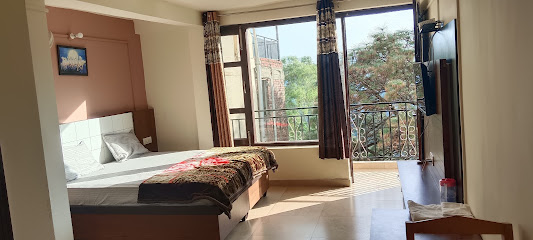 Peaks and pines homestay