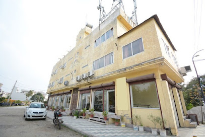 OYO 30126 Hotel Crown and Banquet